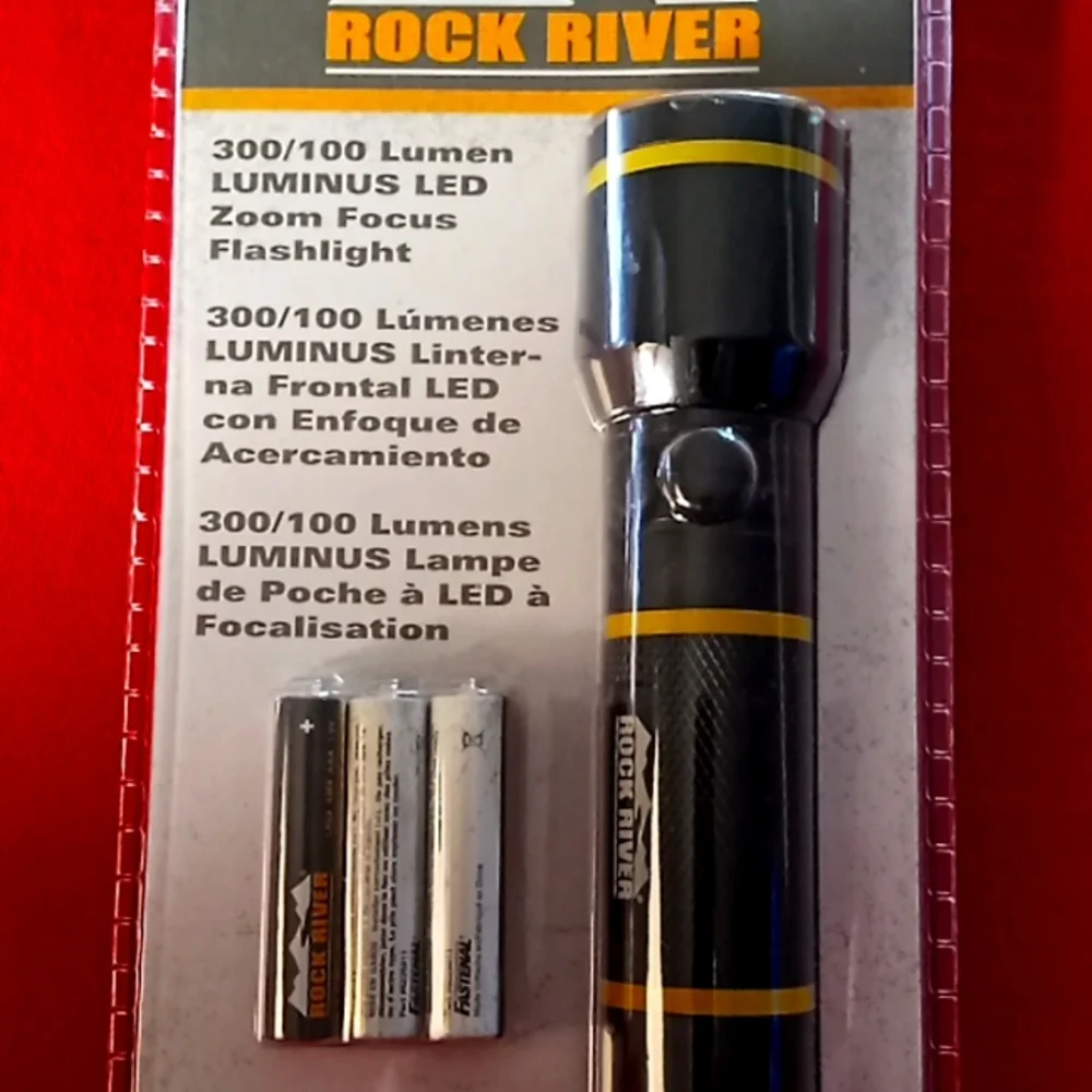 ROCK RIVER Flashlight. 300/100 Lumen LUMINUS LED Zoom Focus Flashlight.Brand New